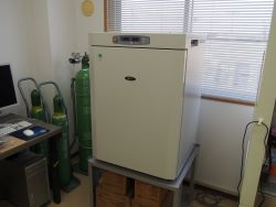 インキュベーター